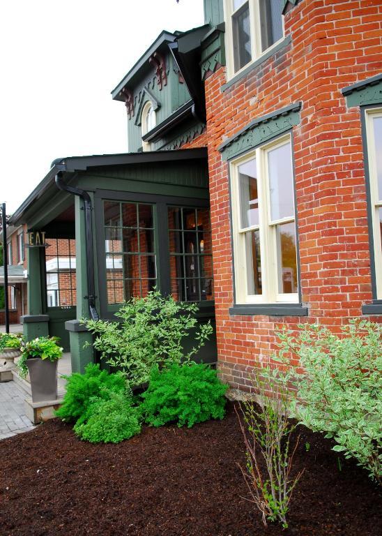 St Andrew Suites Fergus エクステリア 写真